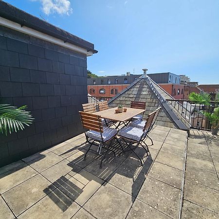 Cityscape Haven: 1 Bedroom Apartment With Terrace And City View Борнмут Екстер'єр фото